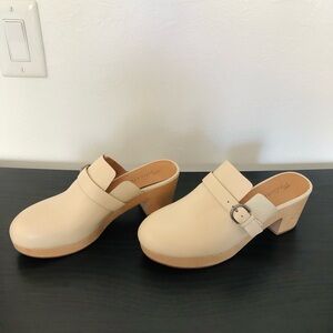 New Madewell leather clog, color cream, 2.5” wooden heel, size 9.